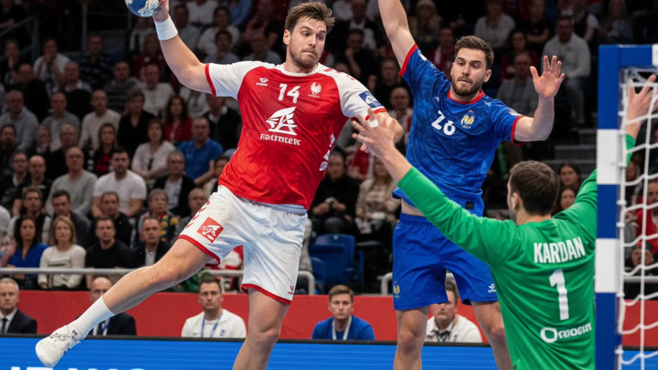 Intensives Duell zweier Elite-Nationalmannschaften bei der Handball-WM mit Spielern im Sprungwurf